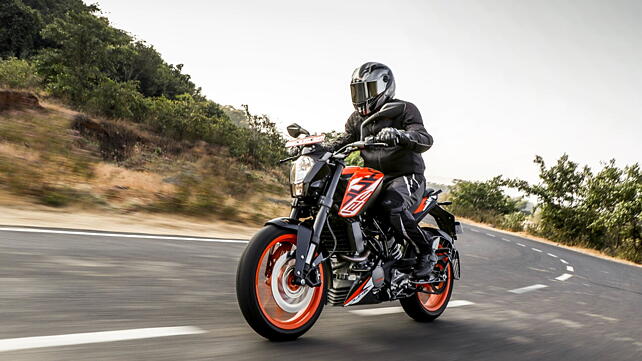 Bajaj Pulsar 125 KTM 125 Duke 