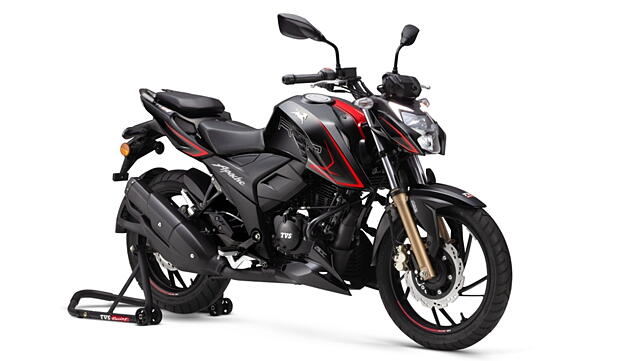 TVS Apache RTR 160 4V Right Front Three Quarter 