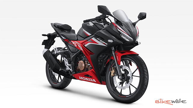 Honda CBR250R Right Front Three Quarter