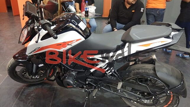 New KTM 390 Duke BS6 available in two colour options