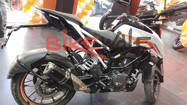 KTM 390 Duke Right Side