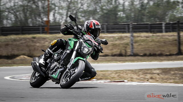 Bajaj Dominar 400 Action