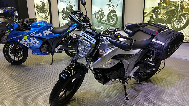 Suzuki Gixxer Left Front Three Quarter