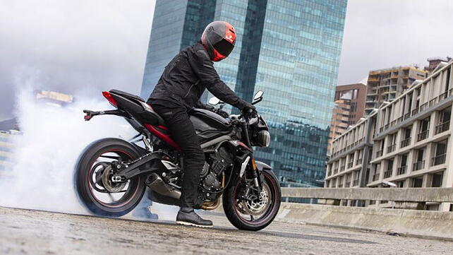 Triumph Street Triple RS Action