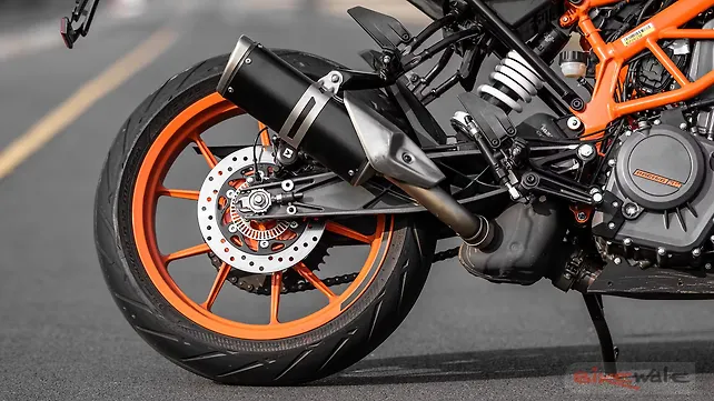 duke 390 alloy wheel price