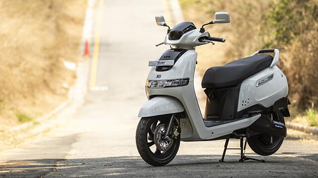 TVS iQube Left Front Three Quarter