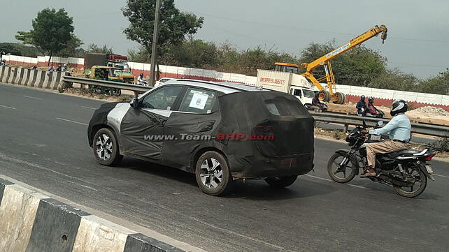 Production-spec Kia Sonet spotted with dual-tone alloys