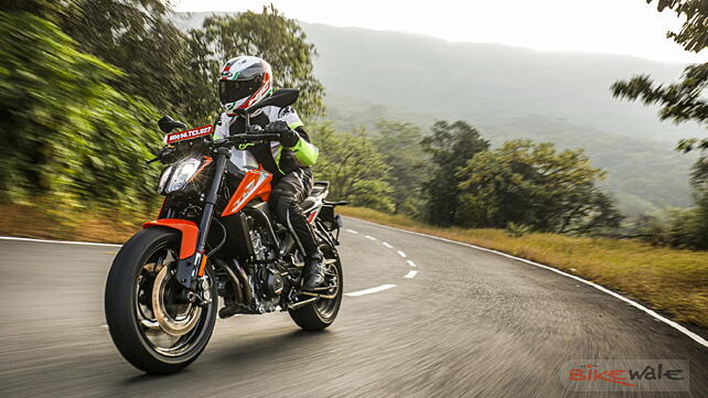 KTM 790 Duke Action