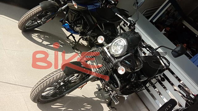 Bajaj Avenger Street 160 Left Front Three Quarter