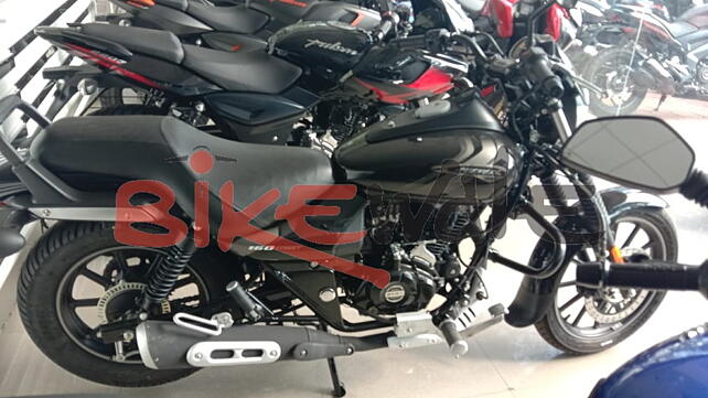 Bajaj Avenger Street 160 Right Side