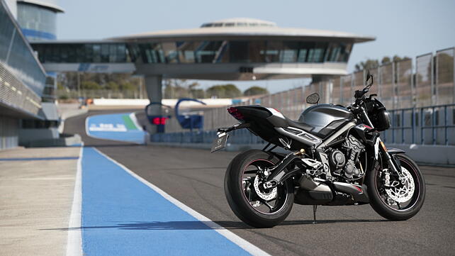 Triumph Street Triple RS [2020] Rear view