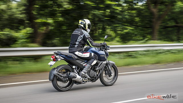 Yamaha YZF R15 V3 Action