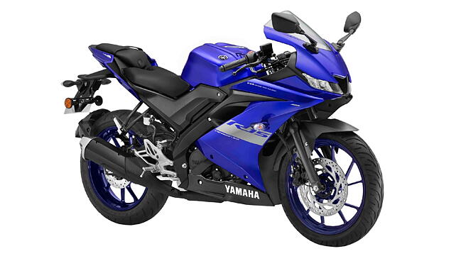 Yamaha YZF R15 V3 Right Front Three Quarter