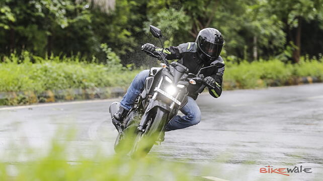 Royal Enfield Bullet 350 Action