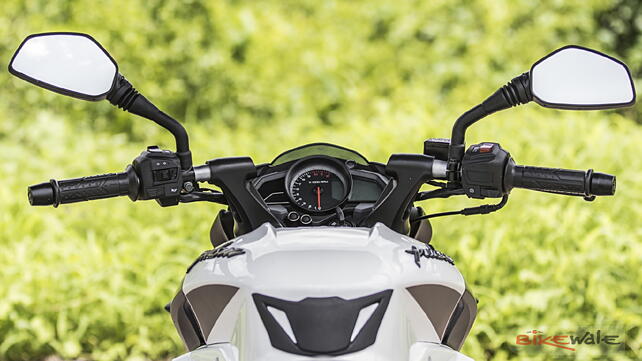 Bajaj Pulsar NS200 Instrument cluster