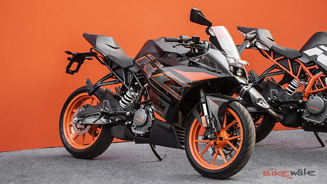 KTM 250 Duke Front Right Three-Quarter