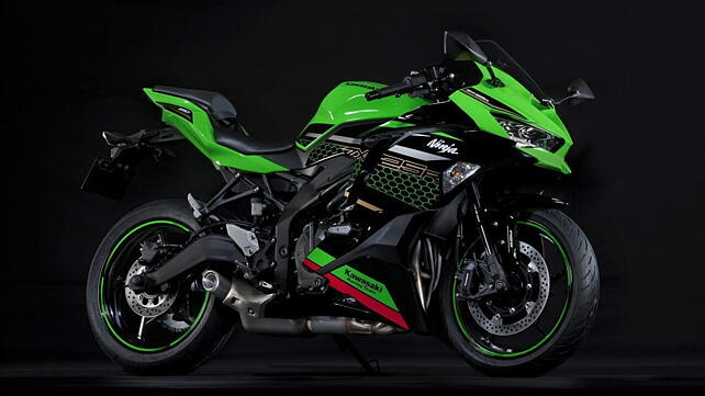 Kawasaki Ninja 300 Right Front Three Quarter