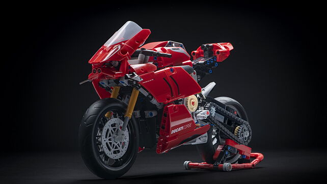 Ducati Panigale V4 R now Lego-lized