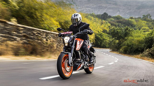 KTM 125 Duke Action