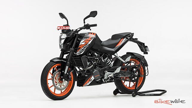 KTM 125 Duke Front Left Three-Quarter