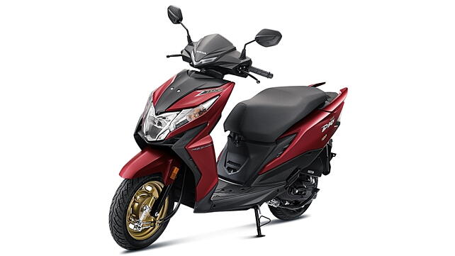 Bajaj Platina 110 H-Gear Front Left Three-Quarter