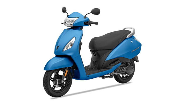 TVS Jupiter Front Left Three-Quarter