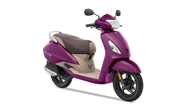 TVS Jupiter Front Right Three-Quarter