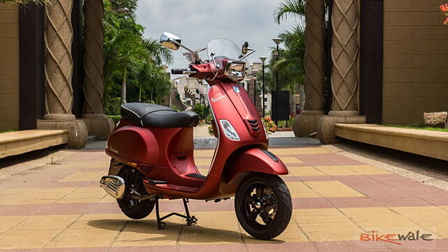 Vespa SXL 149 Front Right Three-Quarter