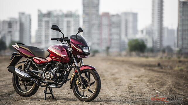 Bajaj Pulsar 150 Right Front Three Quarter