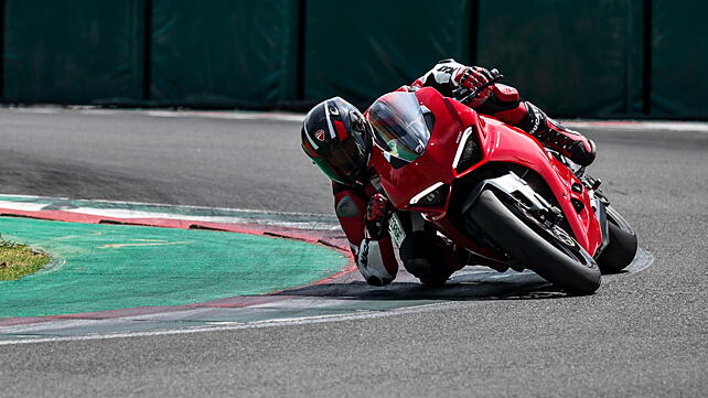 Ducati Panigale V2 Action