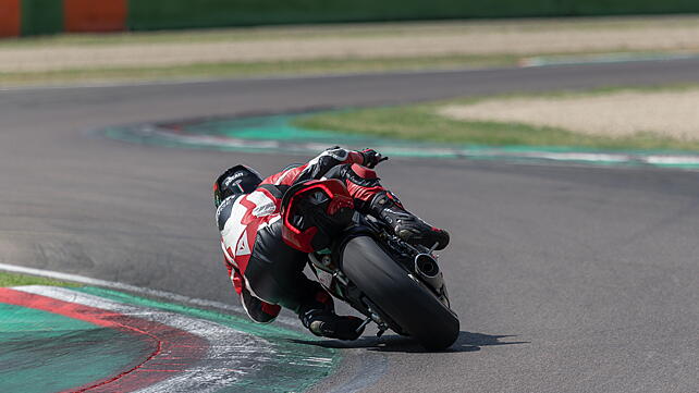 Ducati Panigale V2 Action