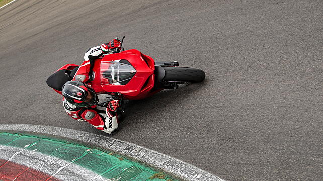 Ducati Panigale V2 Action