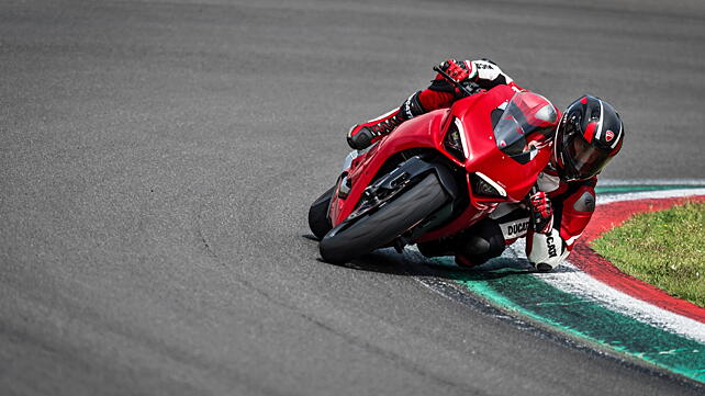 Ducati Panigale V2 Action