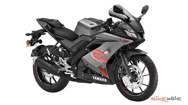 Yamaha YZF R15 V3 Right Front Three Quarter