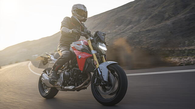 BMW F900R Action