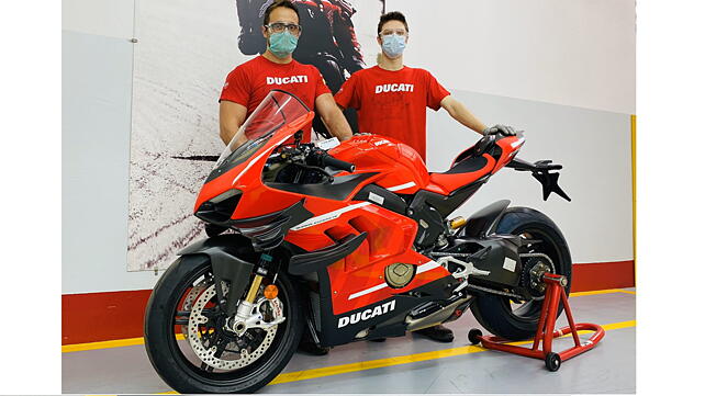 Ducati Panigale V4 R Front Left Three-Quarter