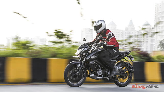 TVS Apache RTR 160 4V Action