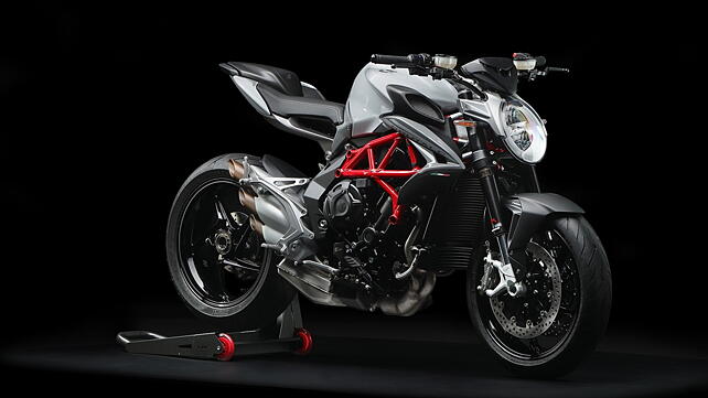 MV Agusta Brutale 800 Right Front Three Quarter