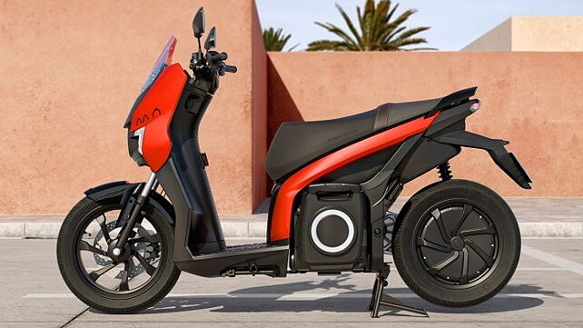 SEAT unveils its first electric scooter with 125km riding range
