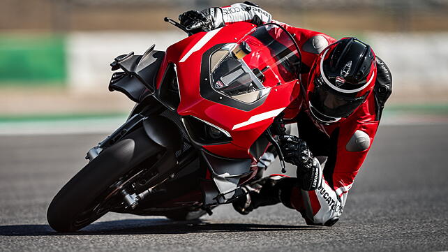 Ducati Panigale V4 Action