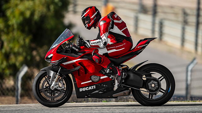 Ducati Panigale V4 Action