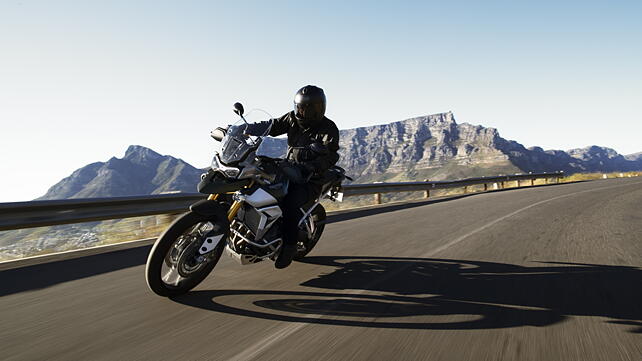 Triumph Tiger 900 Action