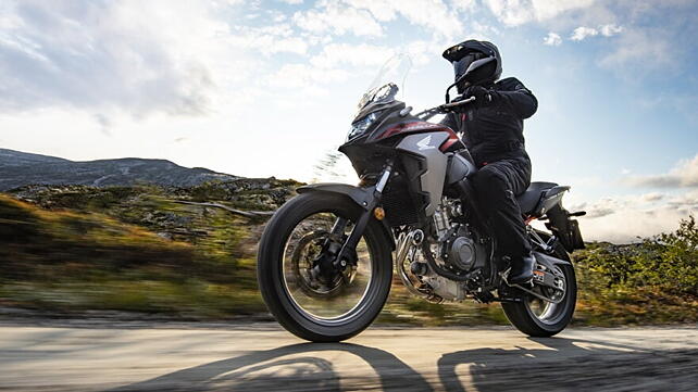 Honda CB300R Action