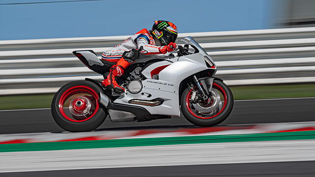 Ducati Panigale V2 Action