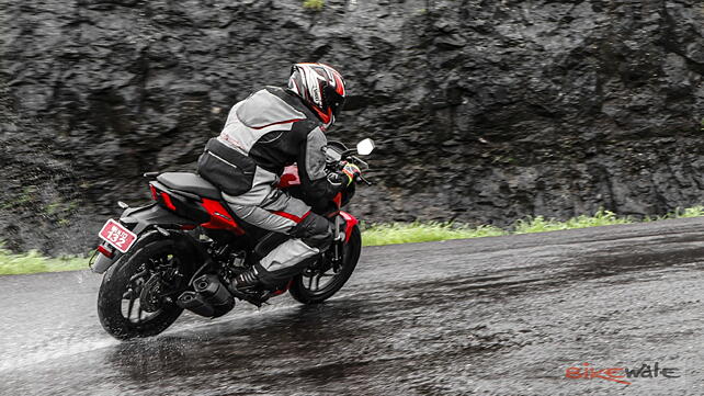 Bajaj Dominar 250 Action