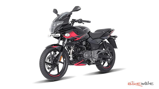 Bajaj Pulsar 220F Front Left Three-Quarter