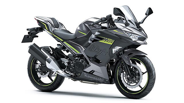 Kawasaki Ninja 400 Front Right Three-Quarter