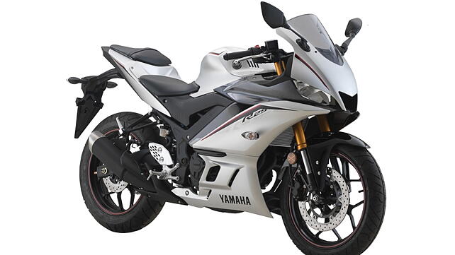 Yamaha YZF R3 Front Right Three-Quarter