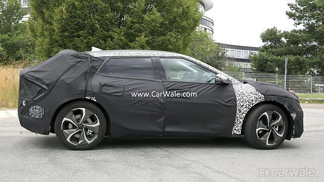 Kia electric crossover spied alongside the Tesla Model 3 - CarWale