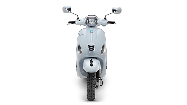 Vespa SXL 150 Action Image - BikeWale